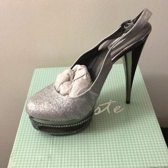 Never worn, slingback platform shoes. - Picture 2 of 3